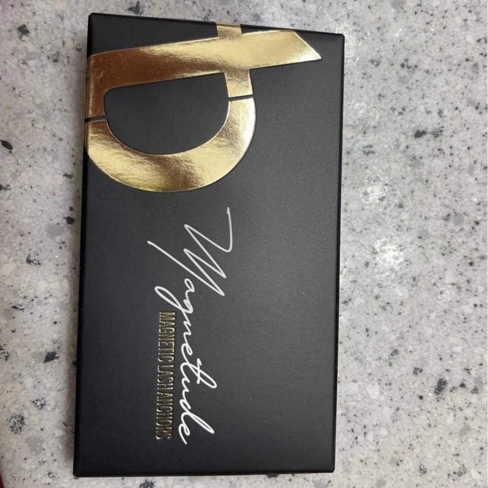 Tori Belle magnetic lashes anchors